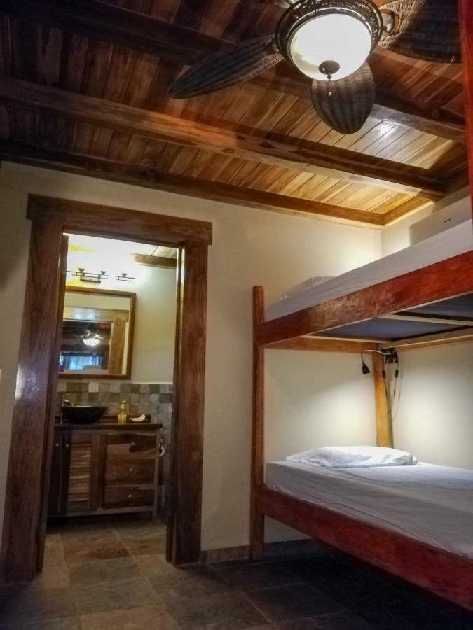 Bodhi Santa Catalina Hostel Bagian luar foto